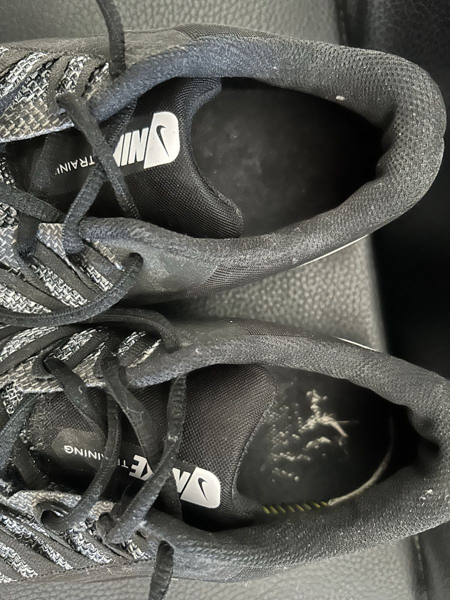 Scarpe da uomo: Nike Trainingsschuhe Grösse 44 – Usato da Emmen venduto da Carbru 2