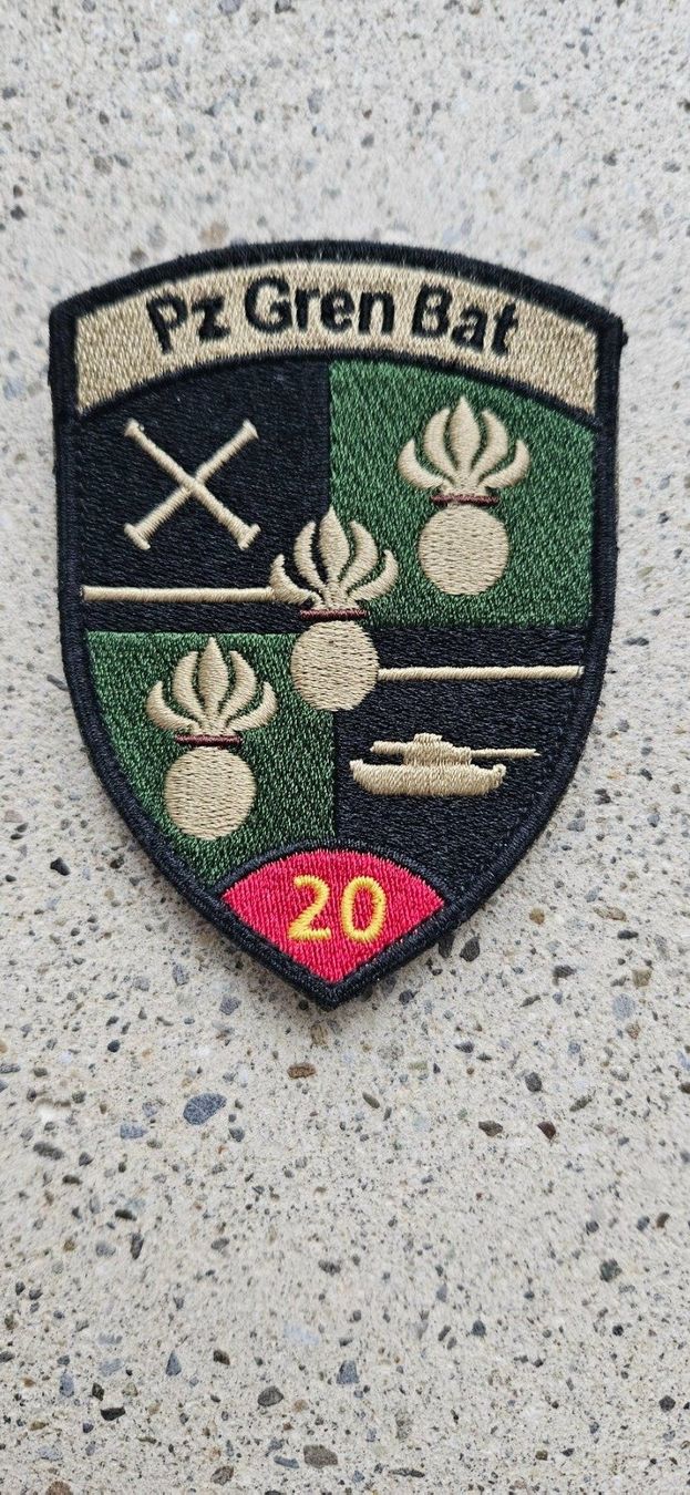 Schweizer Armee Placchette & Badge: *** Badge Panzer mit klett *** – Nuovo e nell'imballaggio originale da Riedholz venduto da fr_sIruP