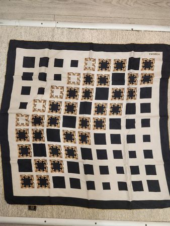 Foulard VISSONA soie imprimé noir blanc doré 