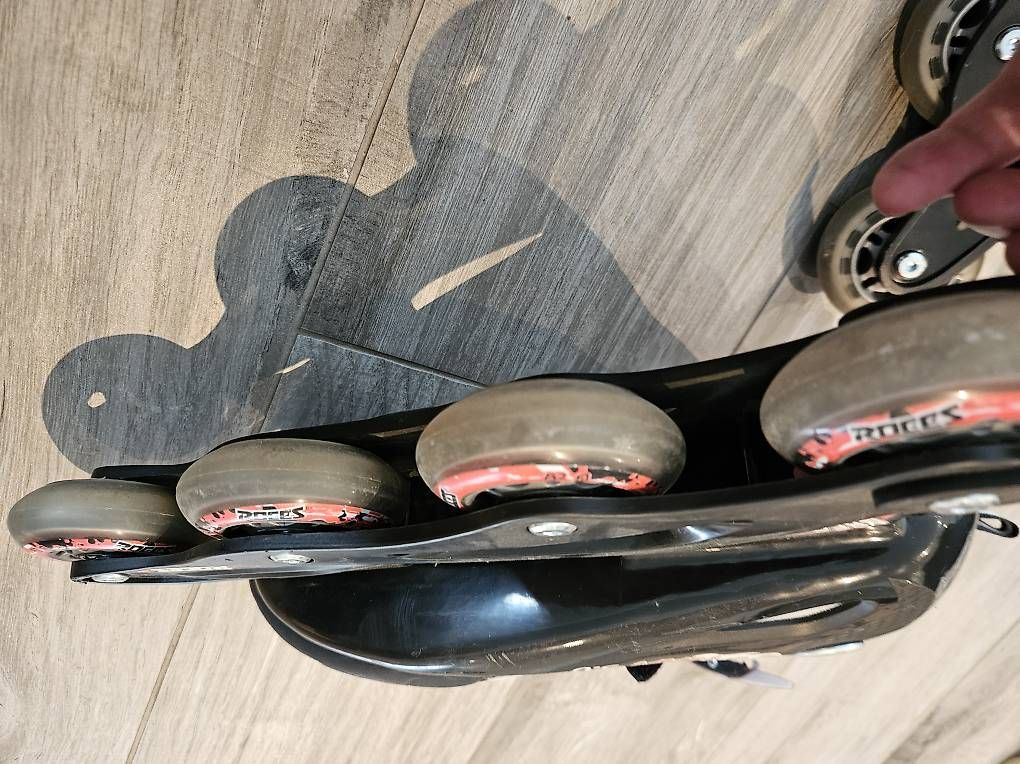 Pattini in linea & Pattini a rotelle: Roller Blade Roces 38-41 – Usato da Muraz (Collombey) venduto da Calidoo 1