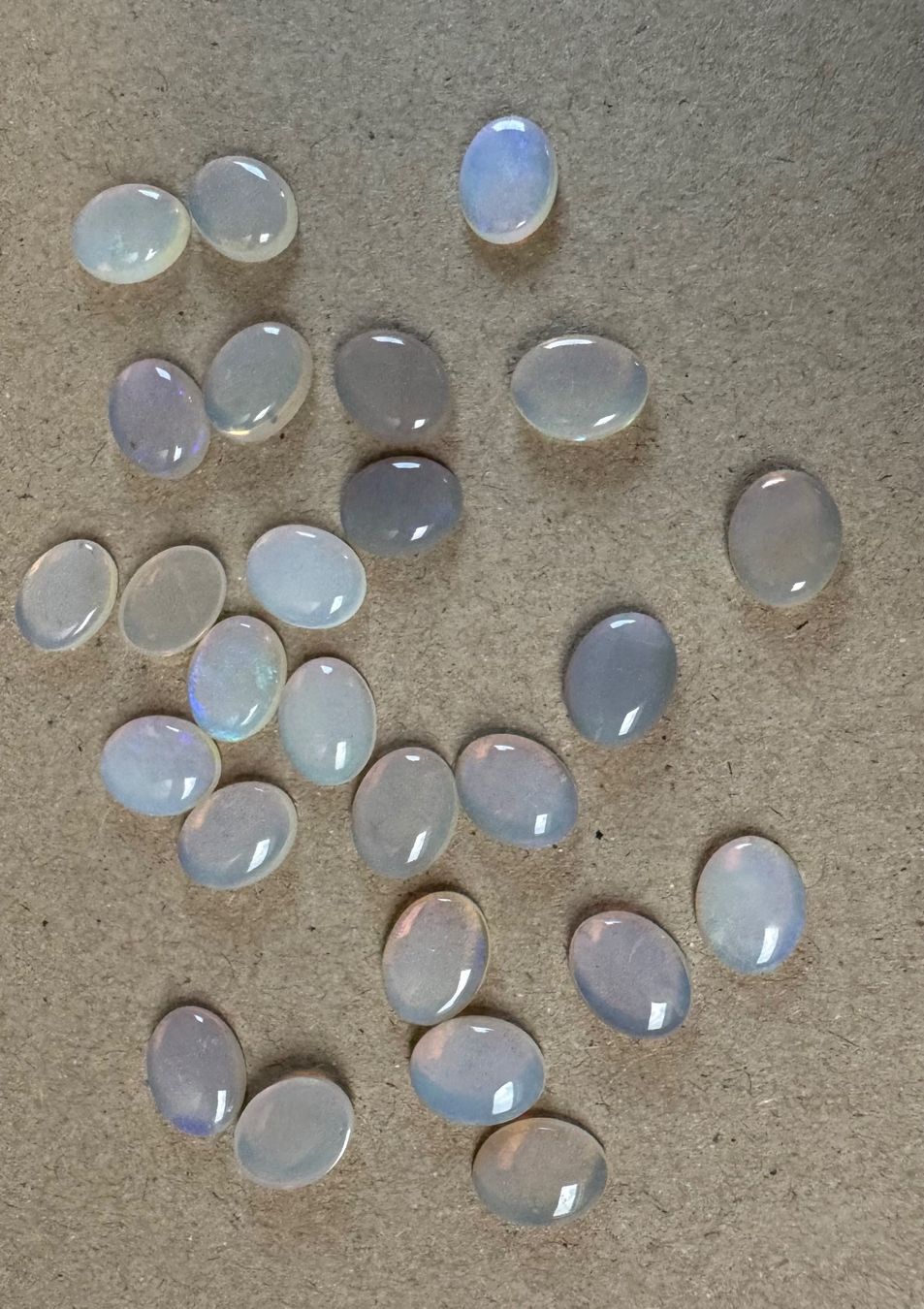 Fossili: Cabochons Opal echt  neu    Top Farben Top Glanz – Nuovo e nell'imballaggio originale da Leuggern venduto da gemshow 2