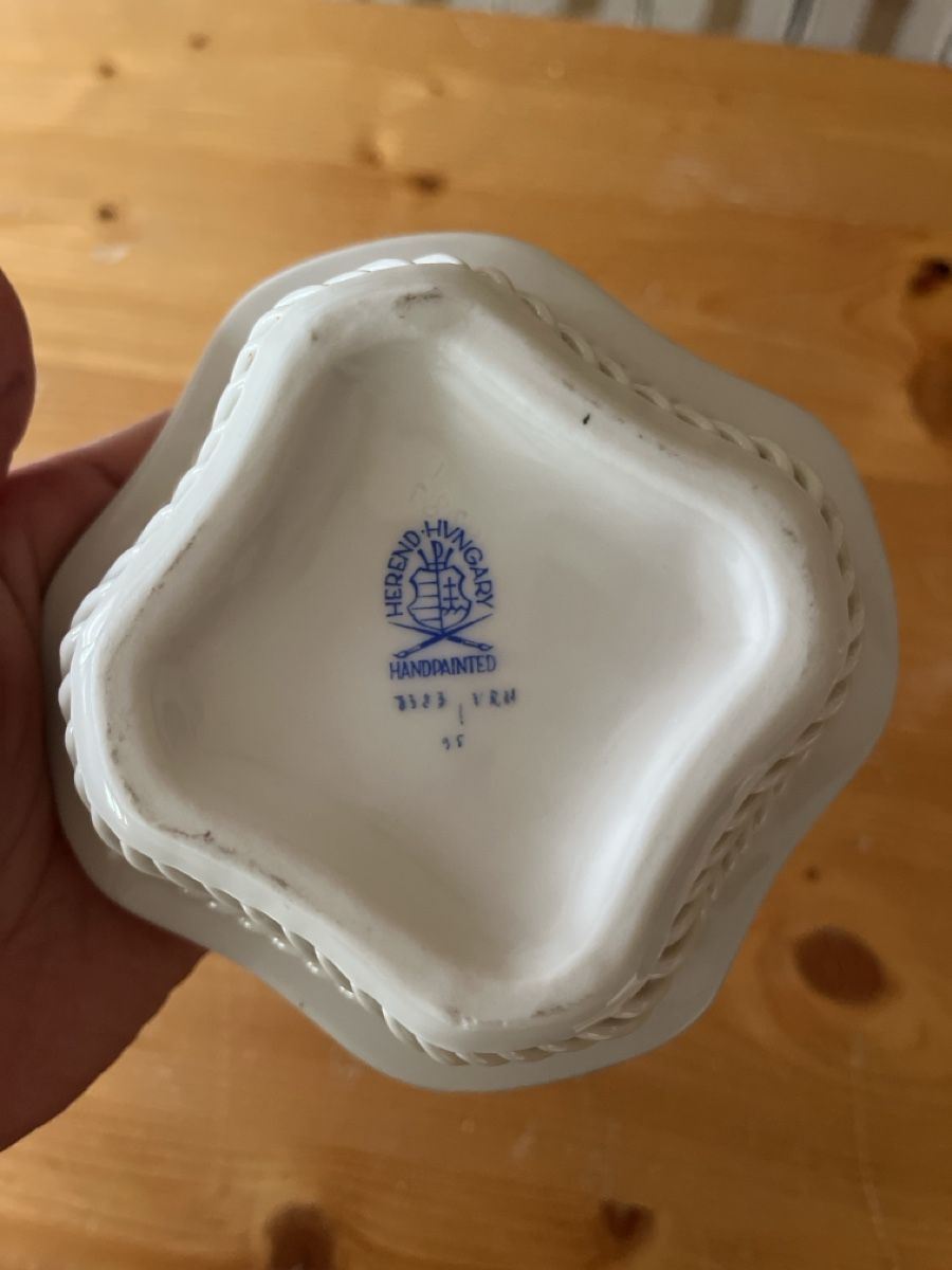 Assiettes: Dekorative Keramikschale mit Blumenmotiv – D'occasion à Fischenthal par luc_82dg 2