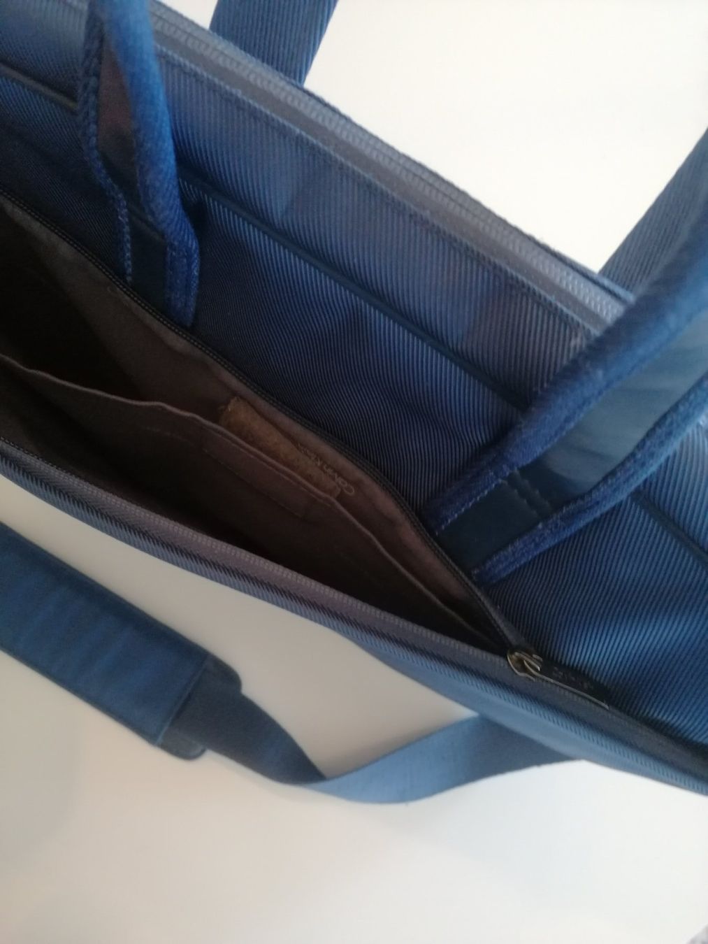 Calvin Klein Sacs: Calvin Klein Laptoptasche – Neuf (Voir description) à Mosnang par creativist 8