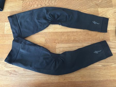 specialized Kniewaermer Beinlingen gr M/L mit kleinen Loch