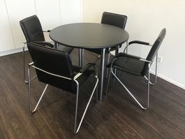 Runder Tisch mit 4 Stühlen schwarz/verchromt
