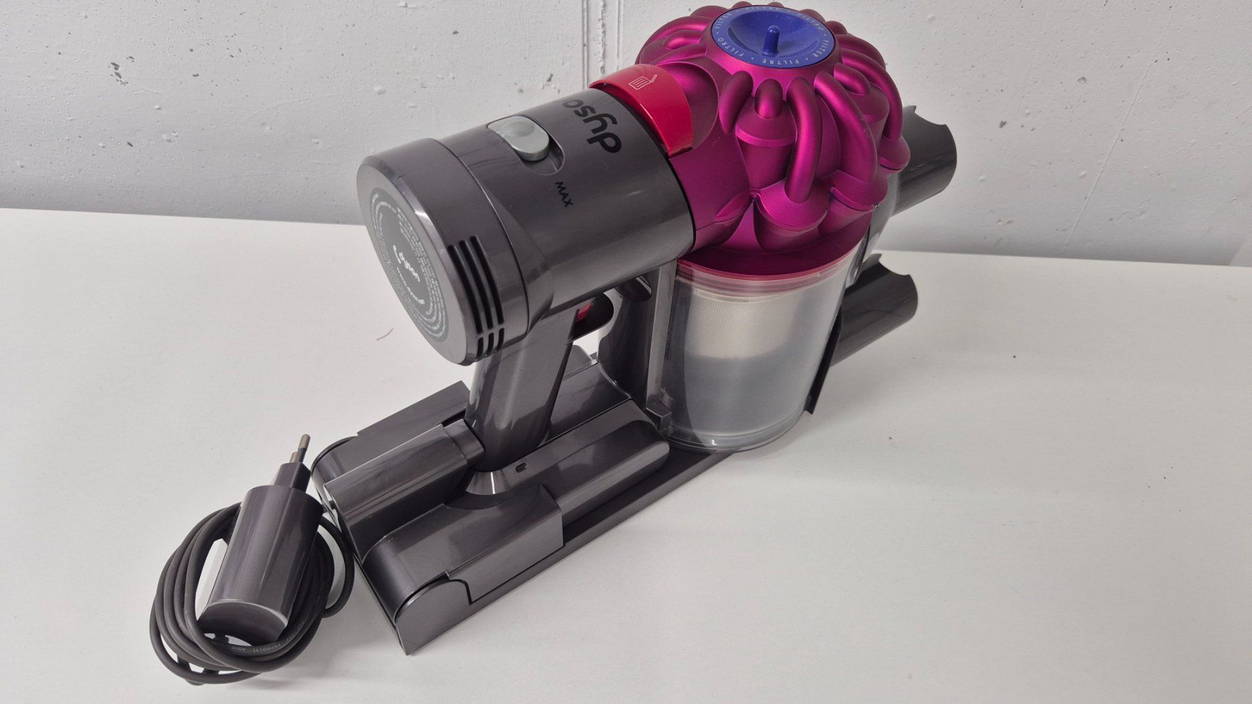 Dyson Aspirapolveri & Accessori: Dyson Akkuhandstaubsauger ab 1.- – Usato da Sitterdorf venduto da Lenggi7 1