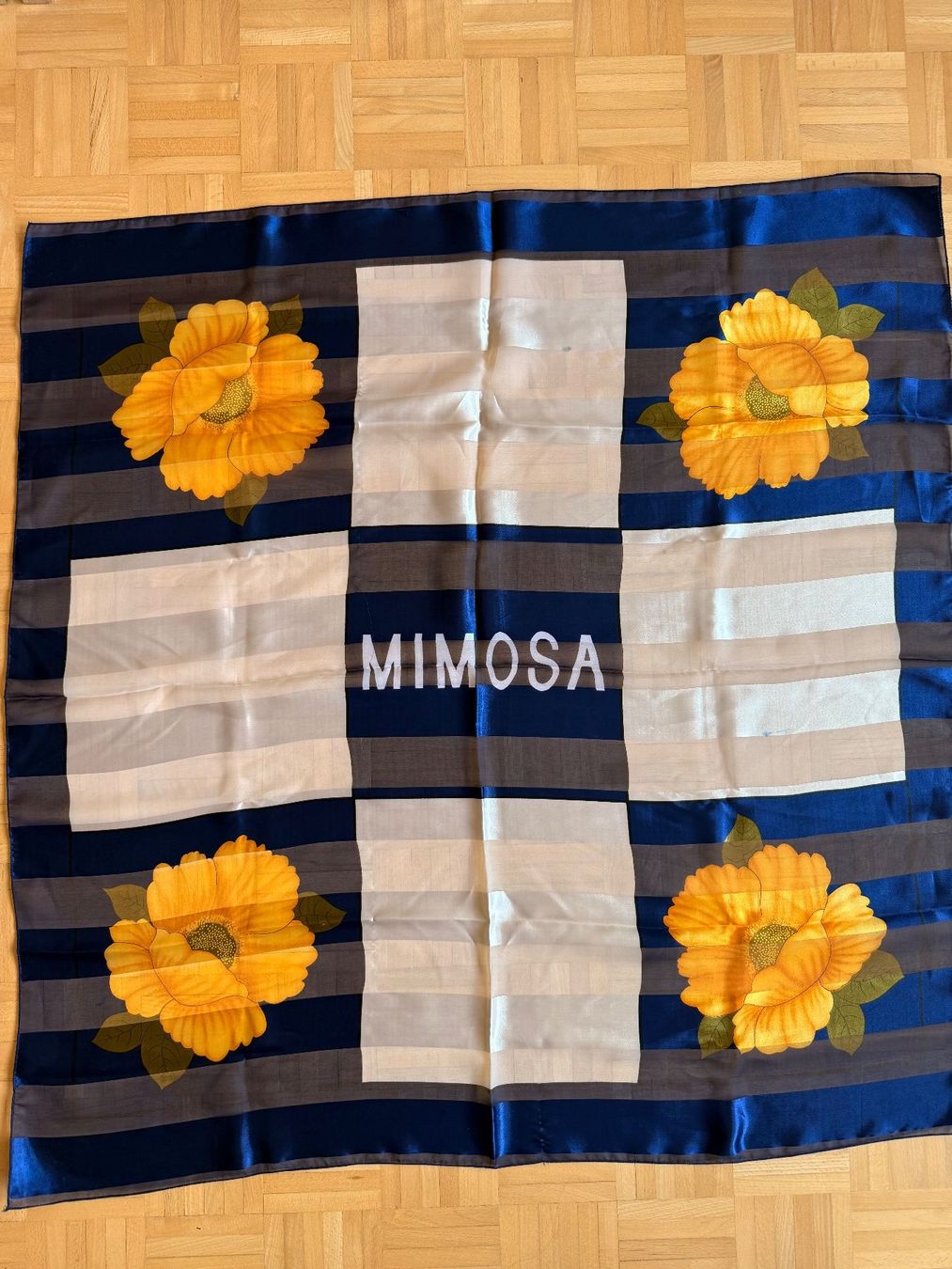 Foulards, Tücher & Schals: Seidenes Foulard – Gebraucht aus Binningen von lan_w6w9