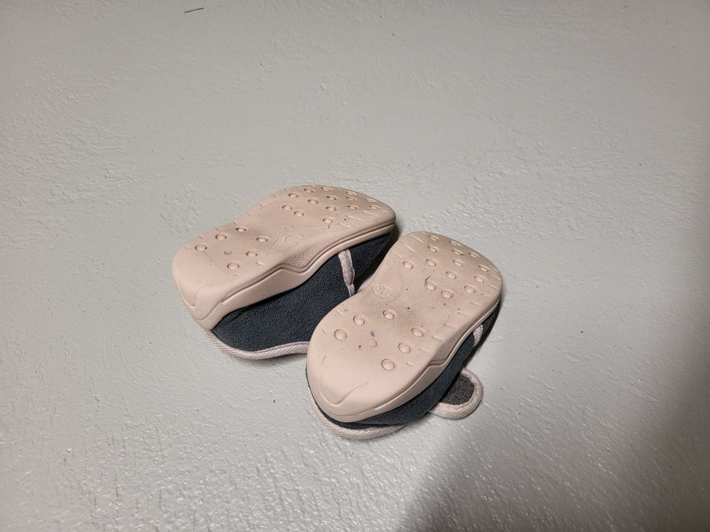 Chaussures filles: Graublaue Hausschuhe Grösse 21 - ***TOP-ANGEBOT*** – D'occasion à Hefenhofen par Ramon85 7