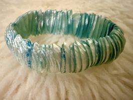 Armband mit Muschelstueckchen blauweiss neu