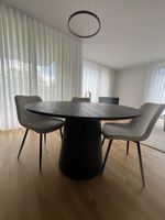 Tisch mit 4 stühlen