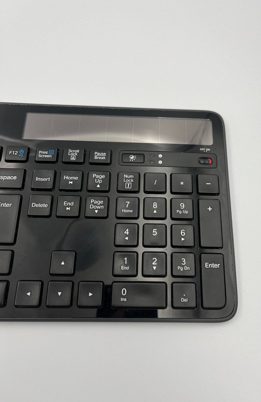 Logitech Tastaturen: Logitech Tastatur K750 Solar CH-Layout – Gebraucht aus Basel von Xani 1
