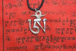 Grand Pendentif OM tibétain en argent 800