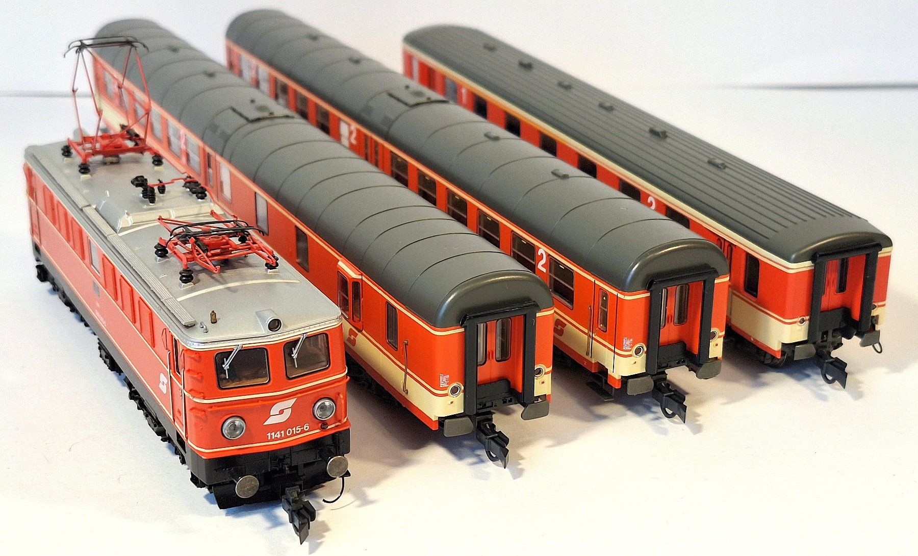 Roco Modellini di ferrovie: ÖBB 1141 mit Mitteleinstiegwagen Jaffa-Lackierung – Usato da Bern venduto da BahnliebhaberRe420 6