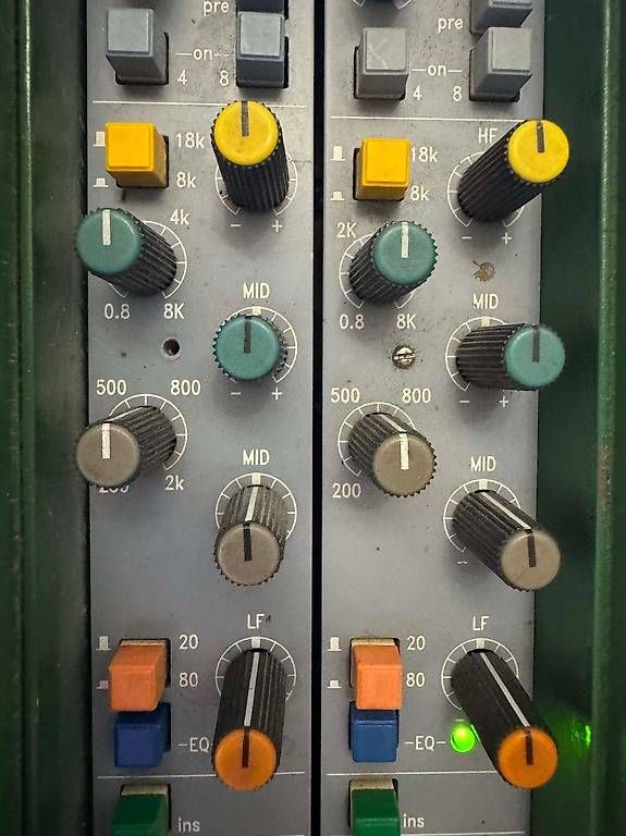 Strumenti musicali: Vends deux tranches de console Neve 55: préampli + EQ – Usato da Genève venduto da juftum 3