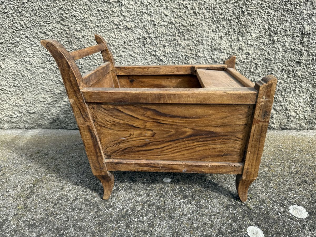 Hocker: Antiker Holzkindersitz – Gebraucht aus Appenzell Eggerst. von Koer85