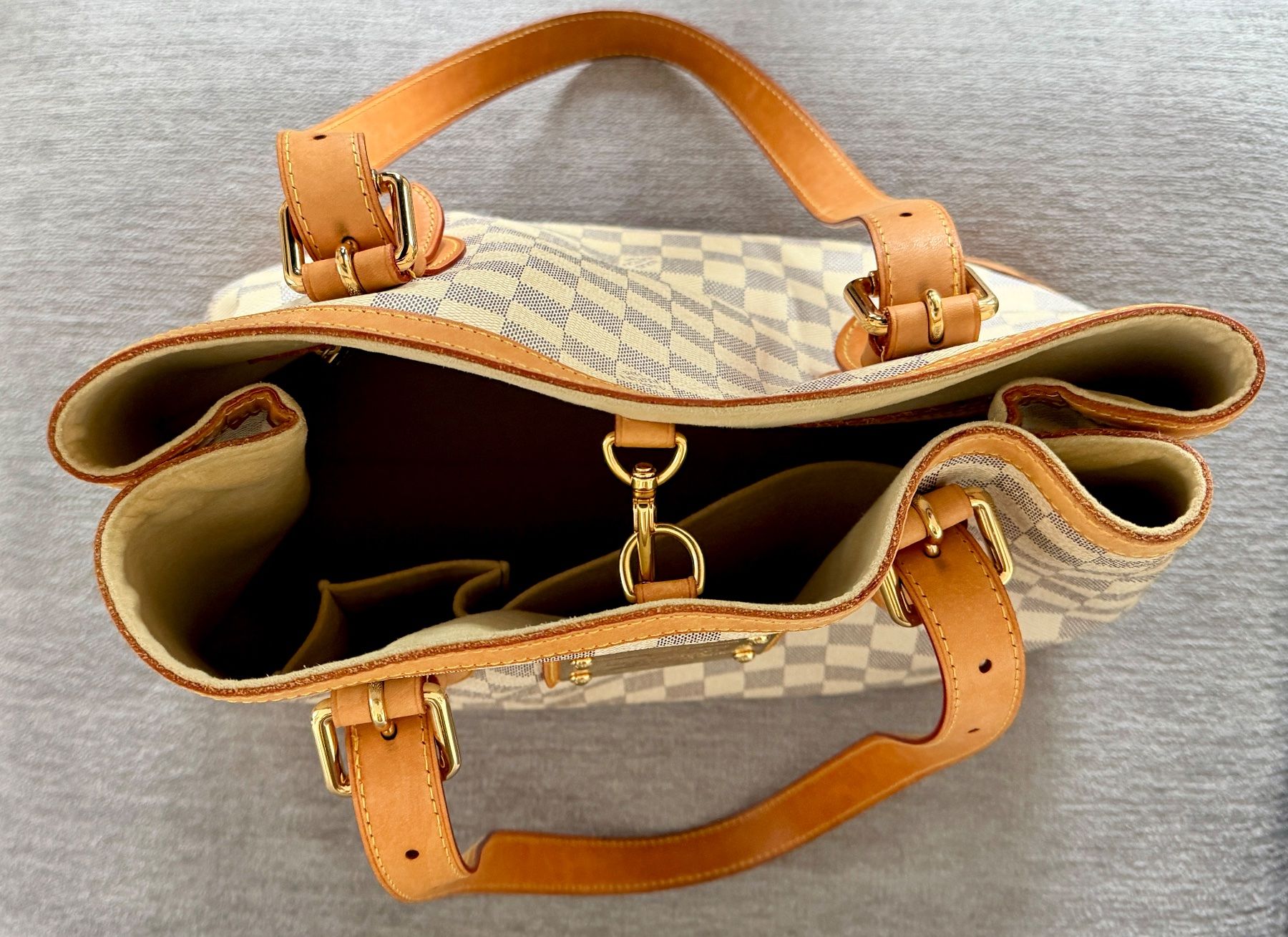 Louis Vuitton Borse da donna: Louis Vuitton Handtasche Damier Azur – Usato da Niederhasli venduto da Hapebe 2