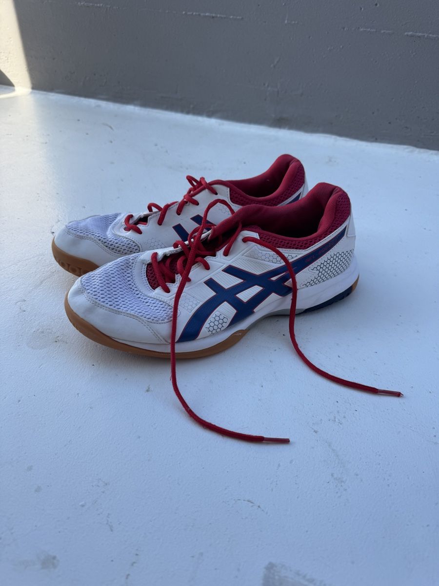 Asics Scarpe da uomo: Asics - Hallenschuhe kaum gebraucht 44.5 – Usato da Binz venduto da ben_qv87