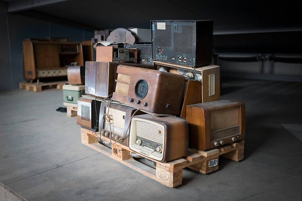 Radios: 50 Radios d'époque, 1950-60-70 – D'occasion à Chamoson par a_laroyale 1