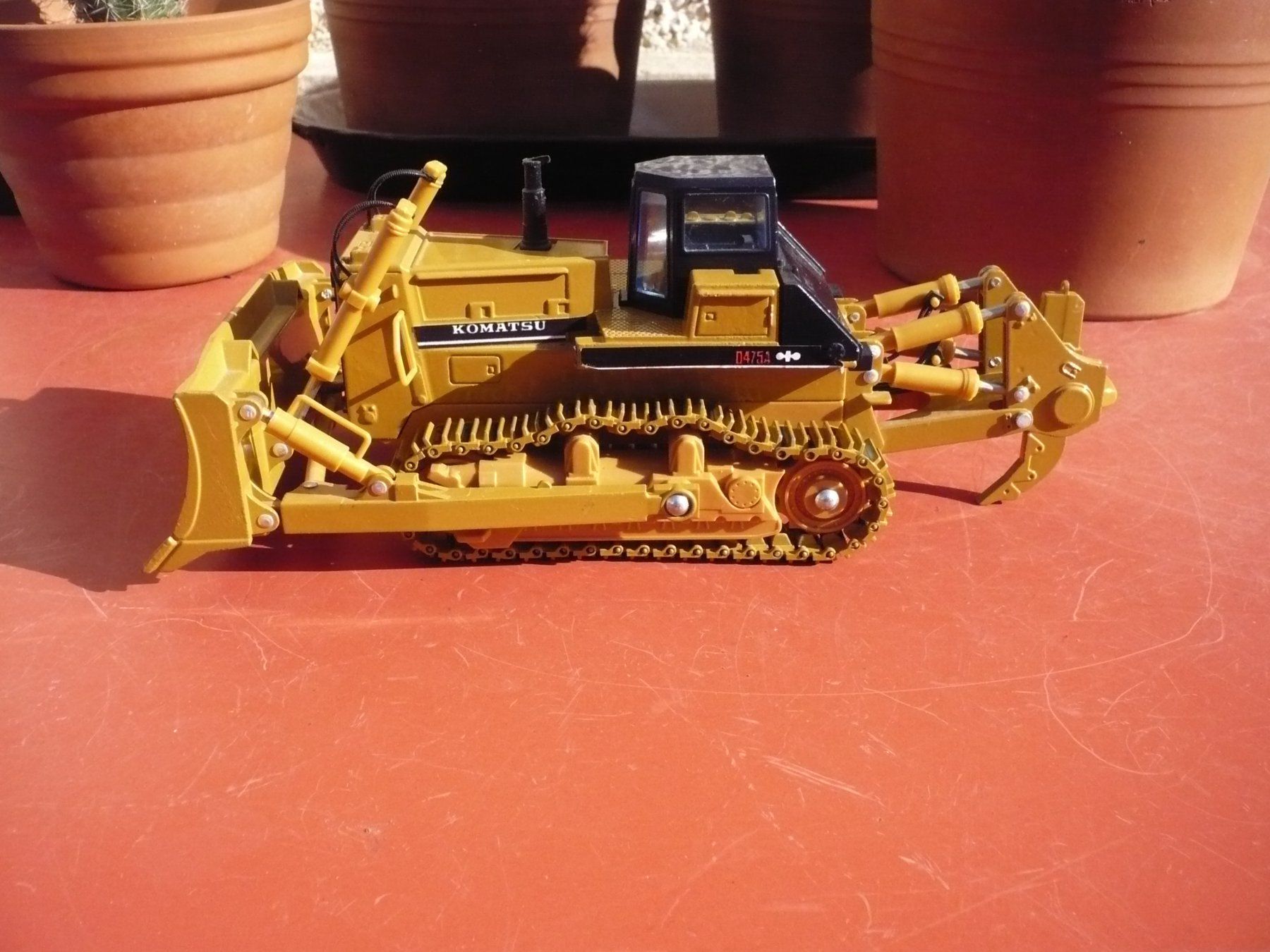 Komatsu Kit di modellismo & Modellini statici: KOMATSU  Bulldozer  Shinsei  Nr. 617 – Usato da Biberist venduto da Urmel