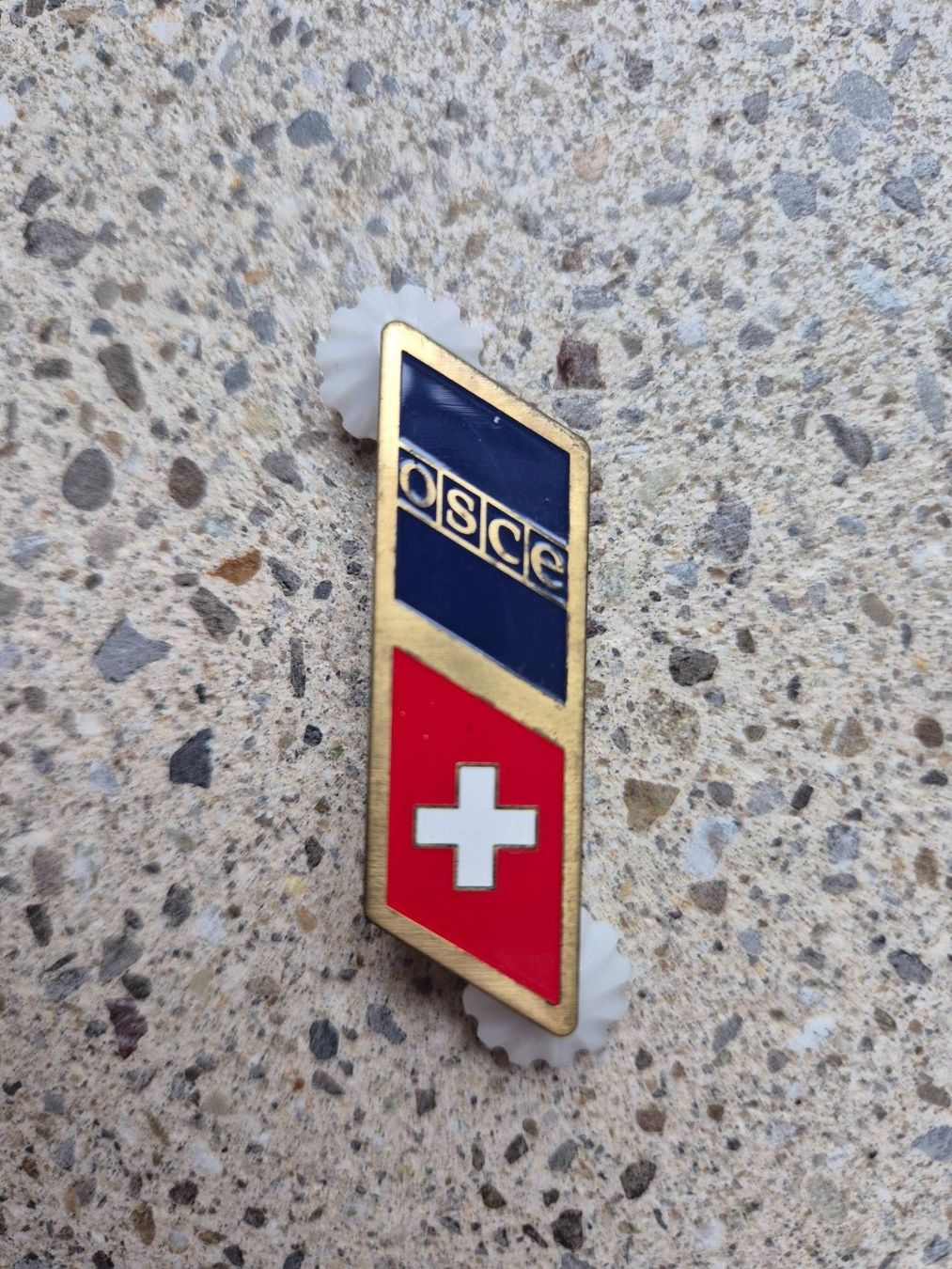 Schweizer Armee Placchette & Badge: *** Dienstzweigabzeichen OSCE Einsatz Armee 95*** – Nuovo e nell'imballaggio originale da Riedholz venduto da fr_sIruP