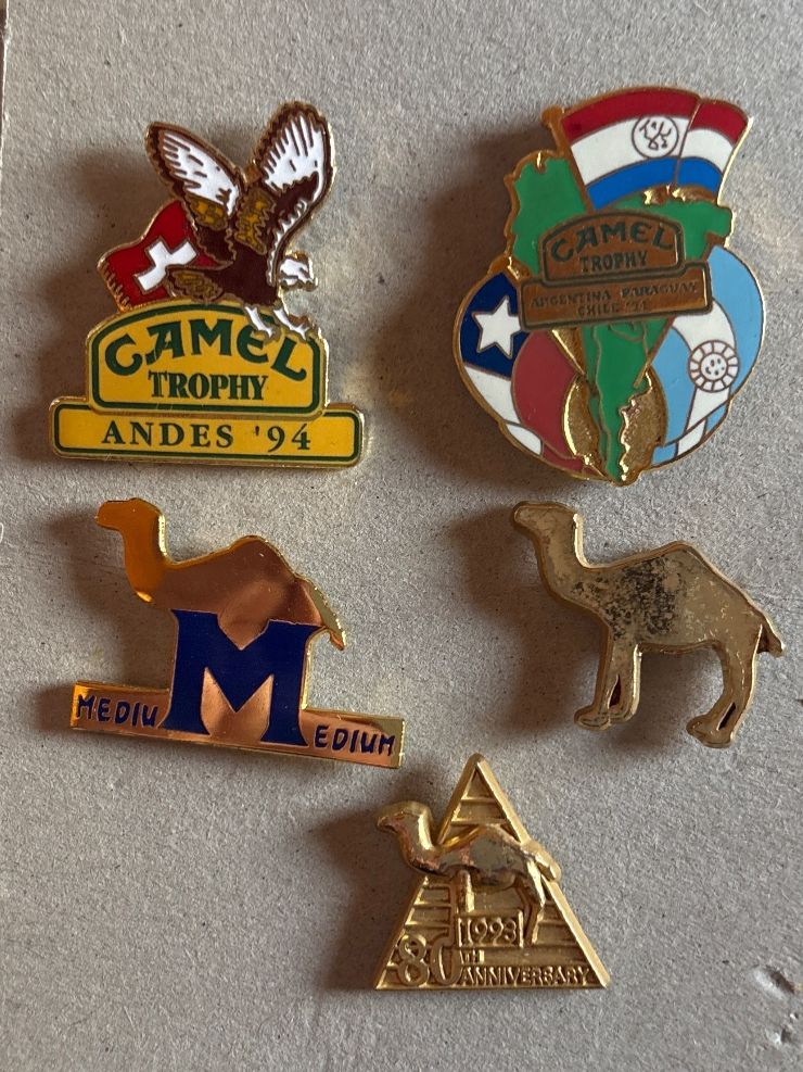 Plaquettes & Badges: Pins Zigaretten Camel – D'occasion à Lützelflüh-Goldbach par NicoleL.