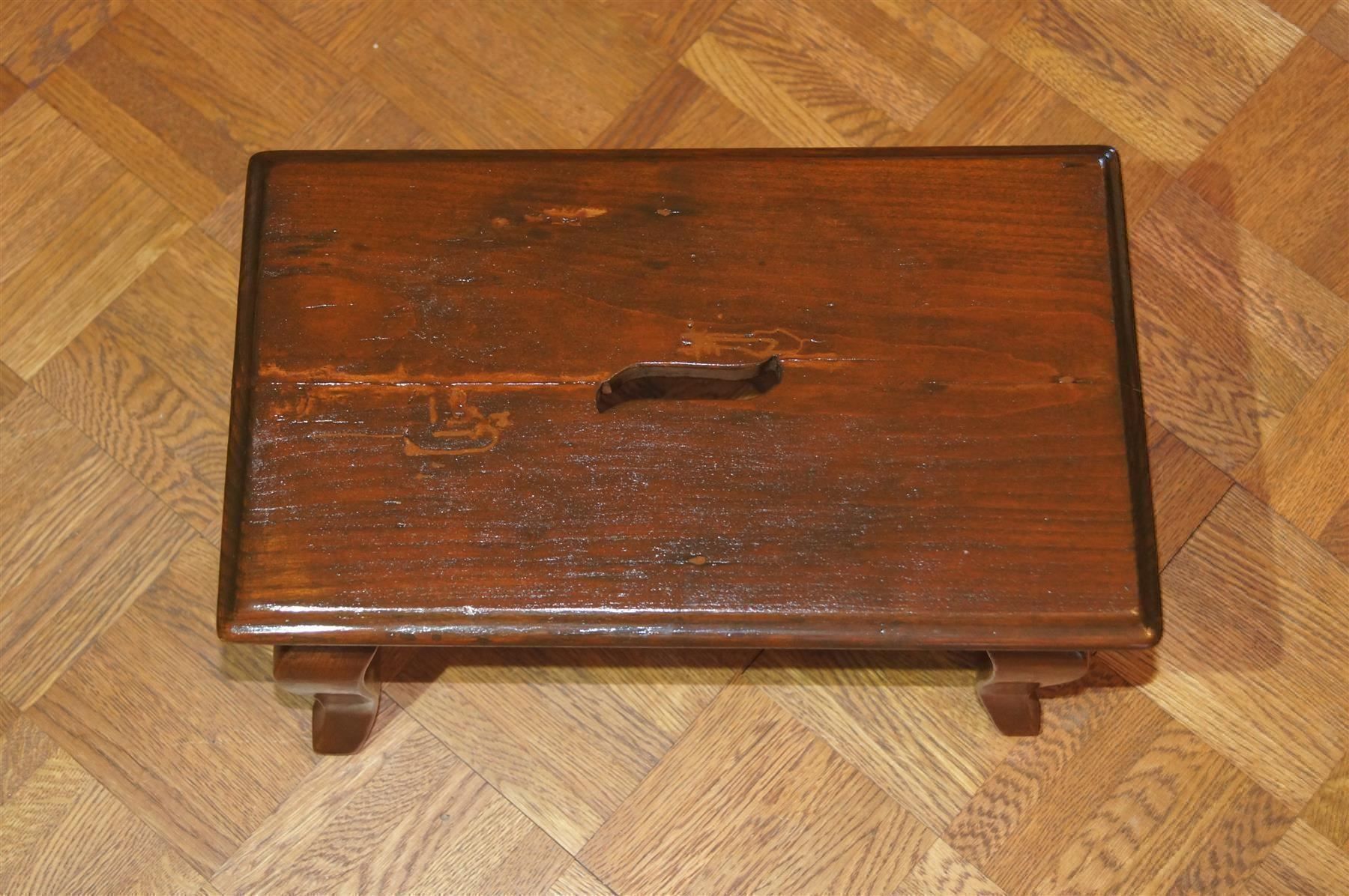 Hocker: Antiker Schemel – Gebraucht aus Geroldswil von ARTEFACTO 2