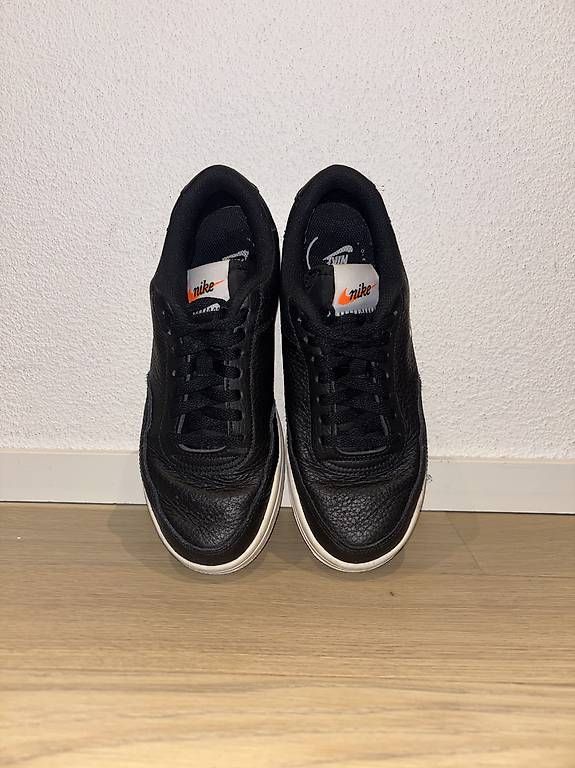 Nike Scarpe da donna: Nike Turnschuh schwarz 37 – Usato da Tübach venduto da AldinaHuskic 1