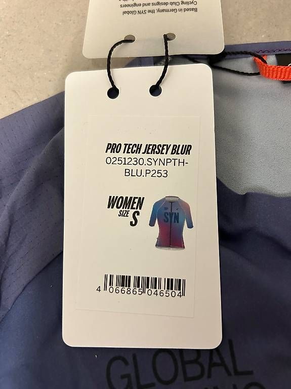 Maillots de corps & Pantalons: Damen Trikot Grösse S SYN NEU – D'occasion à Zürich par Nia_S 1