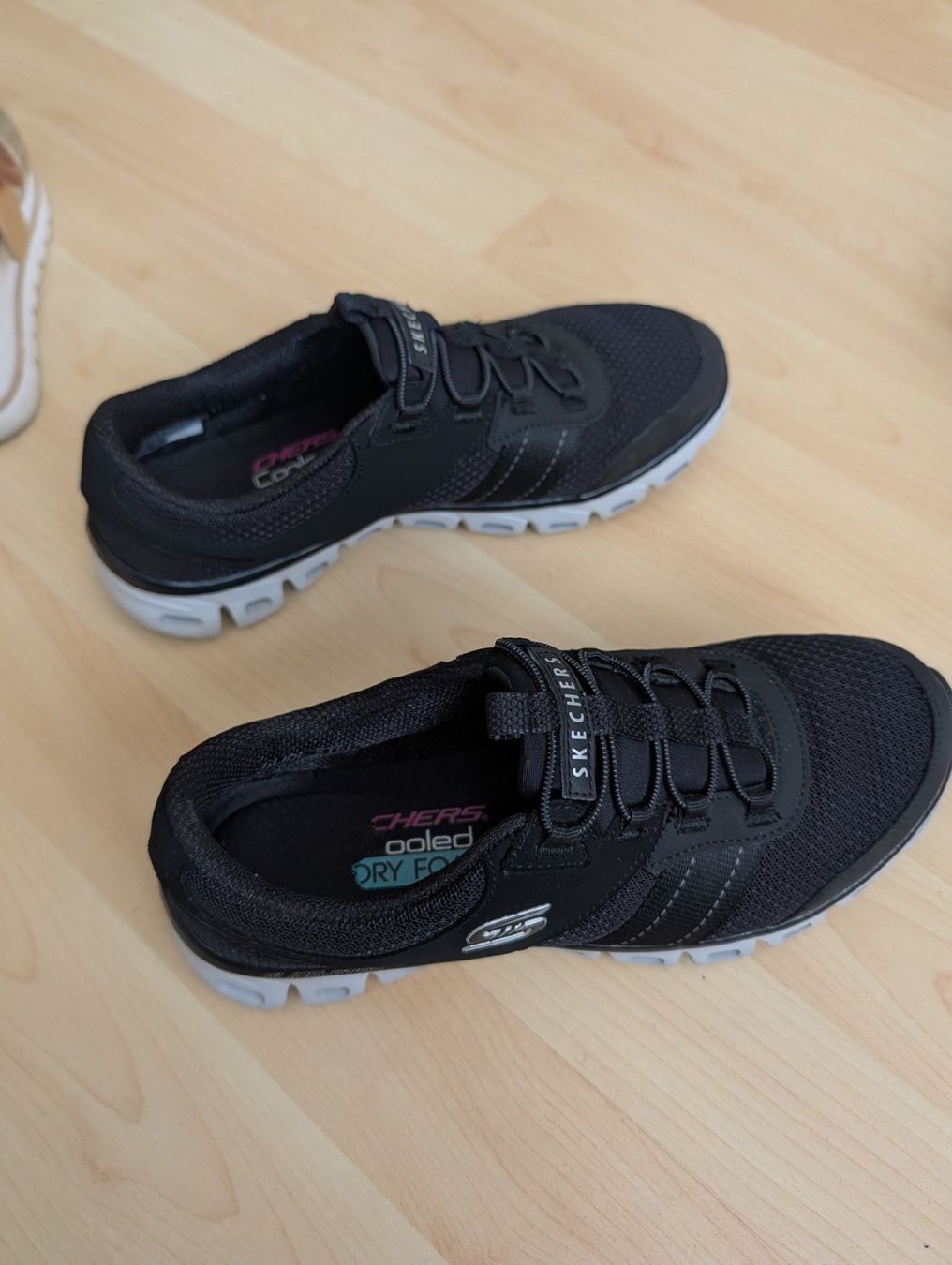 Skechers Scarpe da donna: Sneaker Sketchers Gr. 37 – Usato da Appenzell venduto da Pontigui2007 1