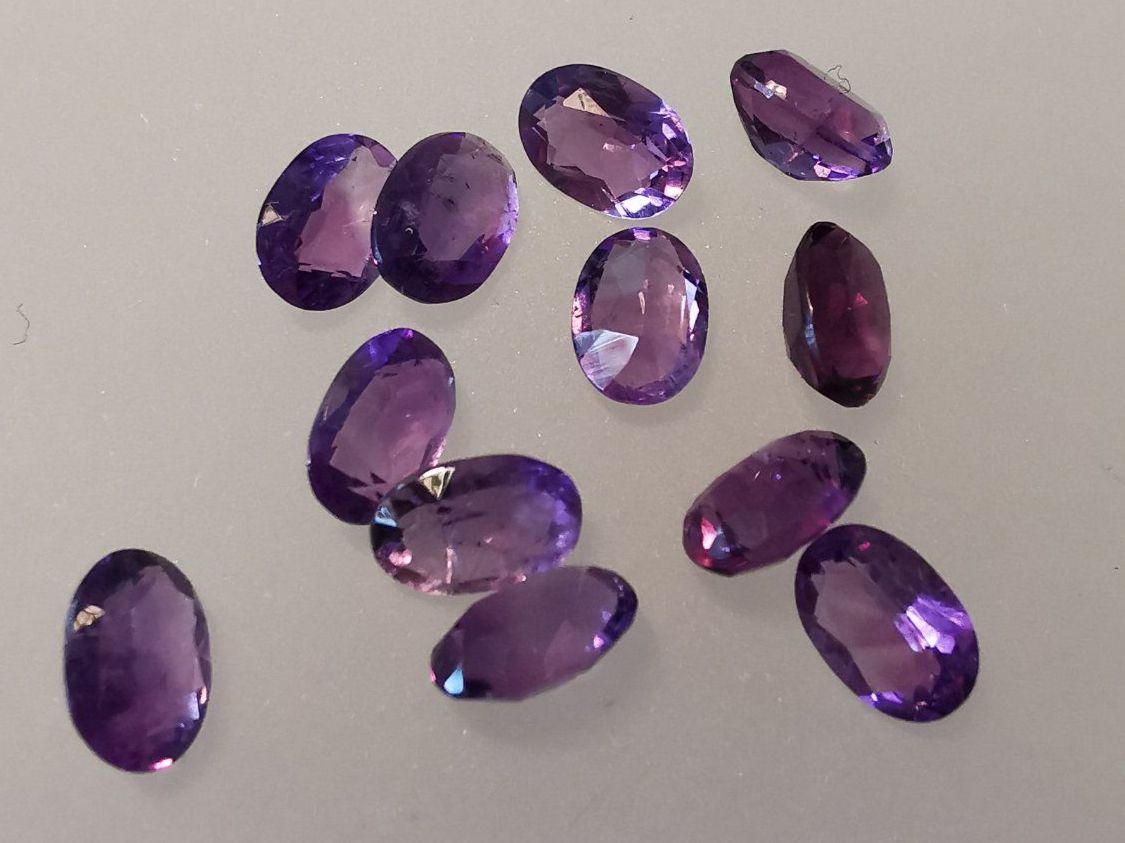 Pierres précieuses: 1 Stk. von 12 Amethysten, oval 7 x 5 mm,  AAA – Neuf avec emballage d'origine à Dierikon par Buntspecht-10 2