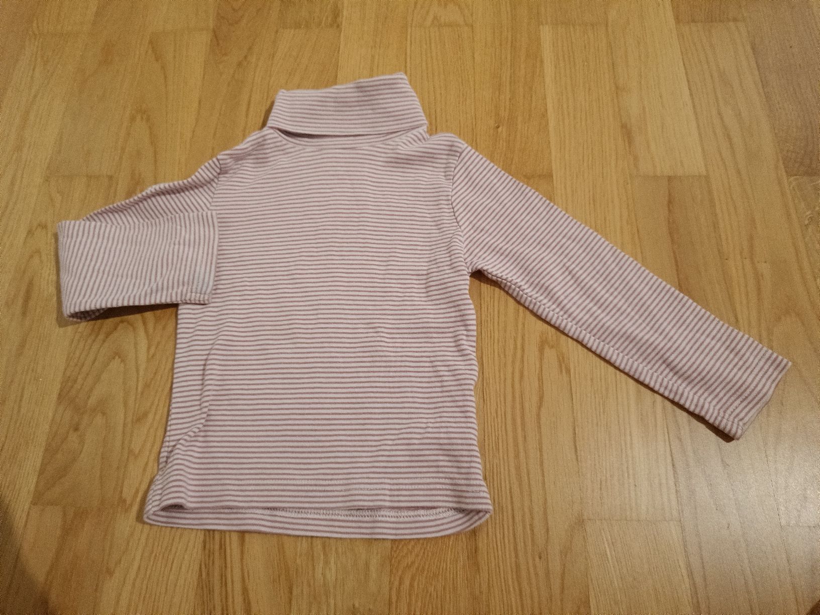 Pullover & Sweatshirts: Pullover Grösse 104 – Gebraucht aus Jaberg von urig17.