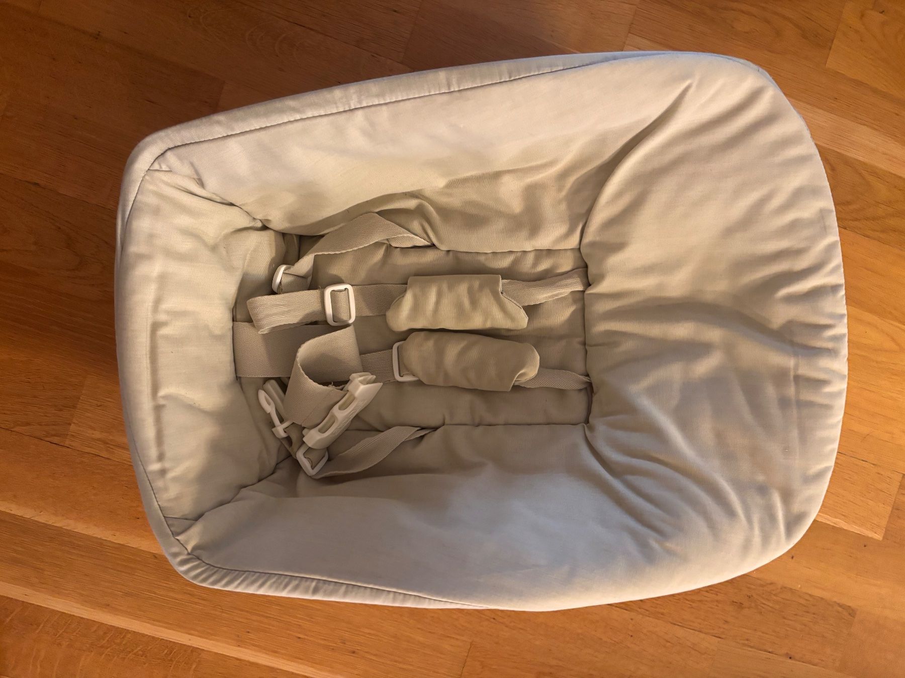 Stokke Hochstühle: Stokke Babyschale mit doppelseitigem Bezug – Gebraucht aus Zürich von pas_hys5