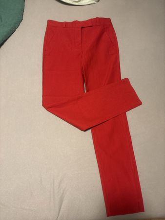 Rote Stoffhose, neuwertig, Gr. S - perfekt für den Sommer!