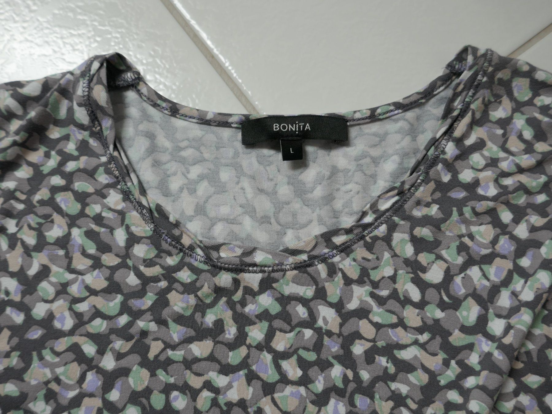 Bonita Tops: Neuwertig !  BONITA  Top - gemustert – Gebraucht aus Volketswil von Cobra22