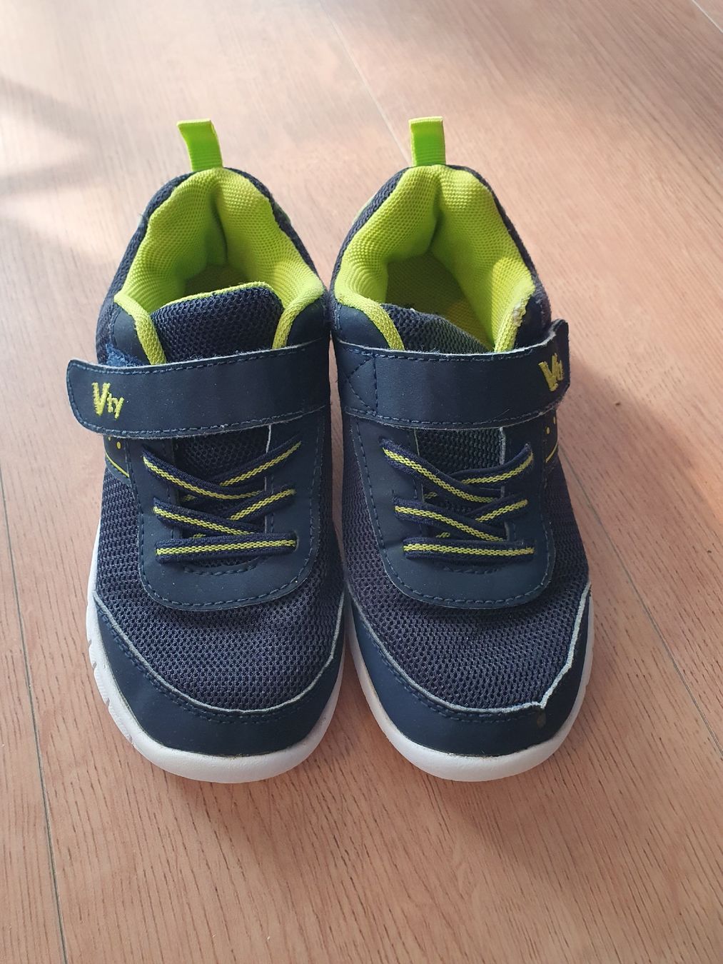 Dosenbach Scarpe per ragazzi: Turnschuhe Vty Gr 29 – Usato da Niederönz venduto da STI88
