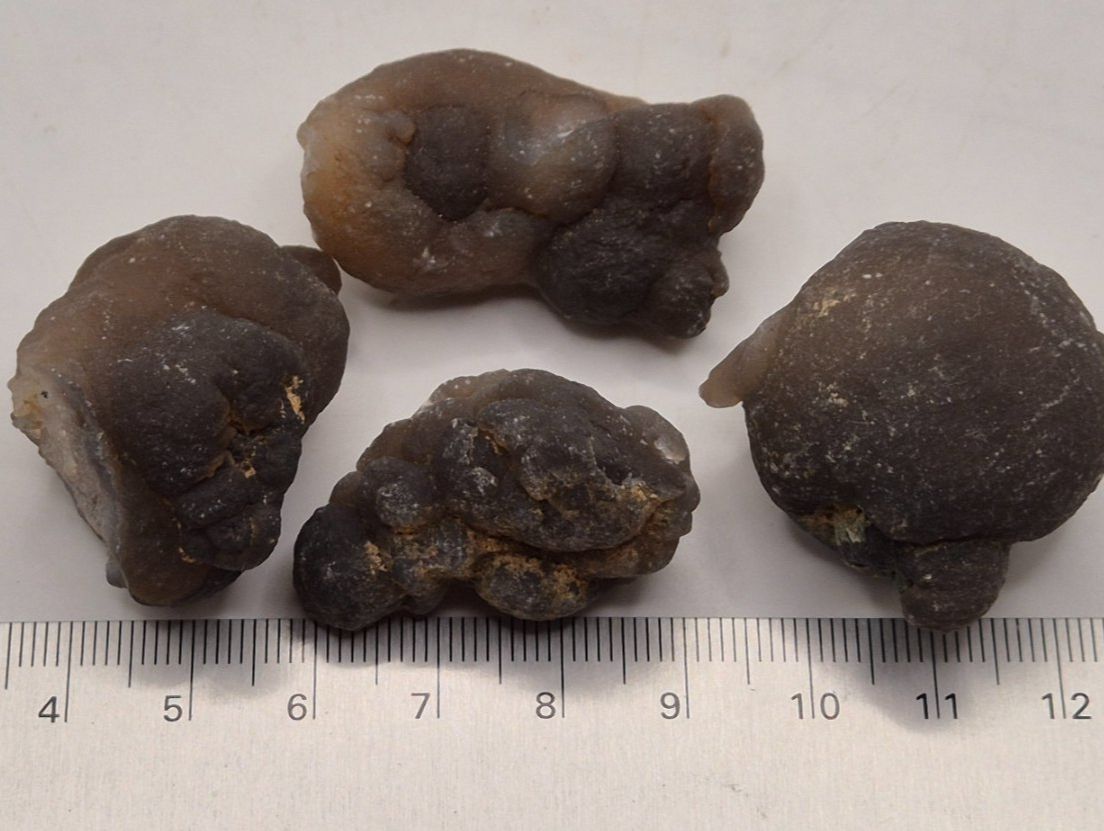 Minerali & Pietre curative: Lot Calzedon - Knollen – Nuovo e nell'imballaggio originale da Winterthur venduto da LukasMineralienOase 1