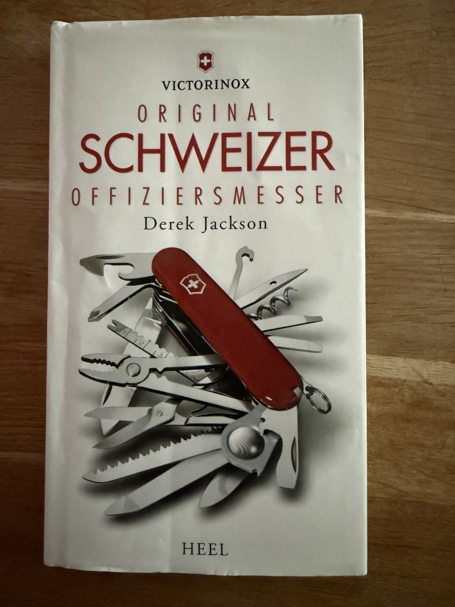 Livres: Buch Original Schweizer Offiziersmesser Derek Jackson – D'occasion à Goldach par Messerguru