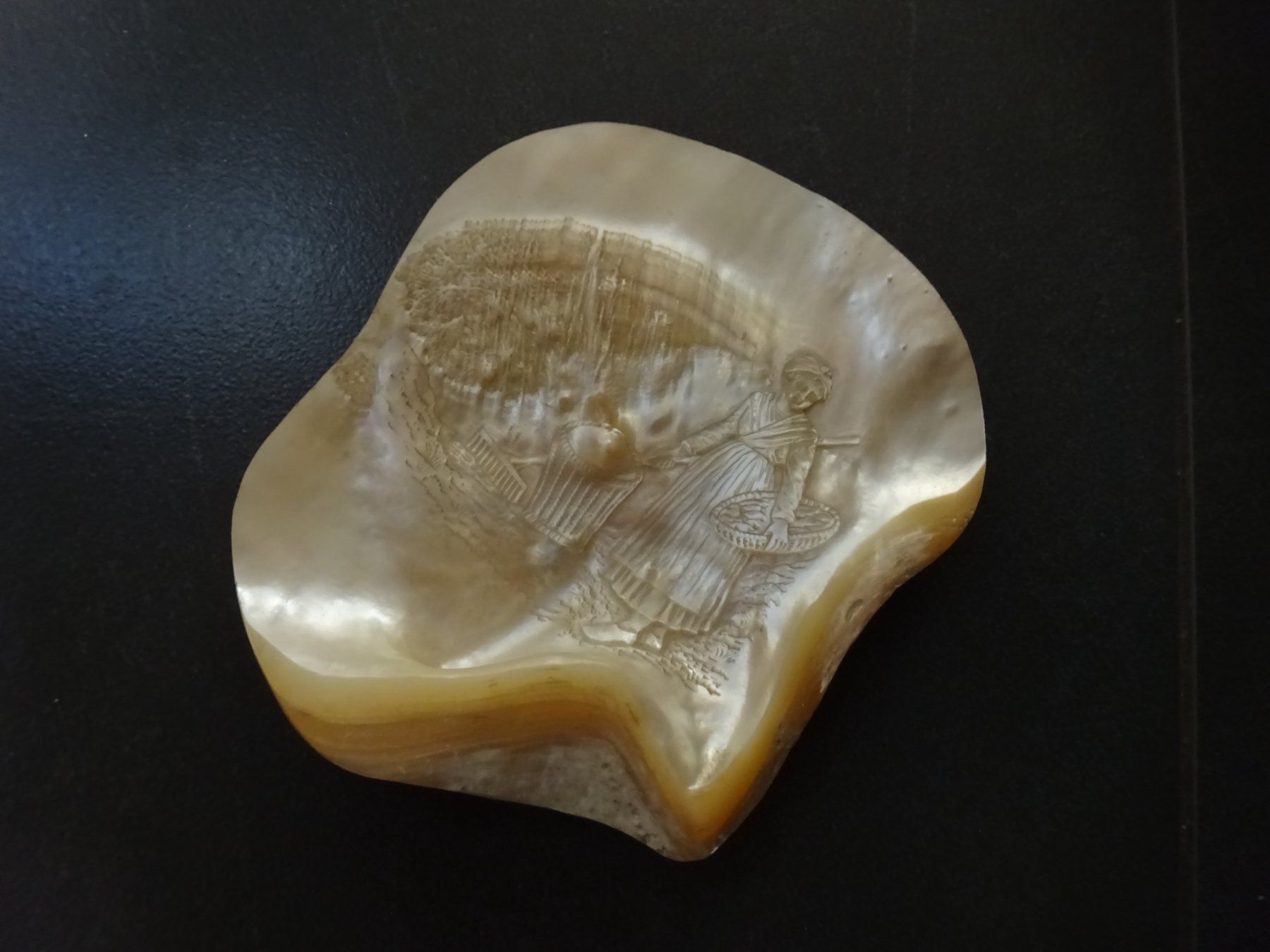 Skulpturen & Statuen: Muschelsucherin Perlmutt / Bretagne 19Jh. – Gebraucht aus Esslingen von FetteSchnecke 2