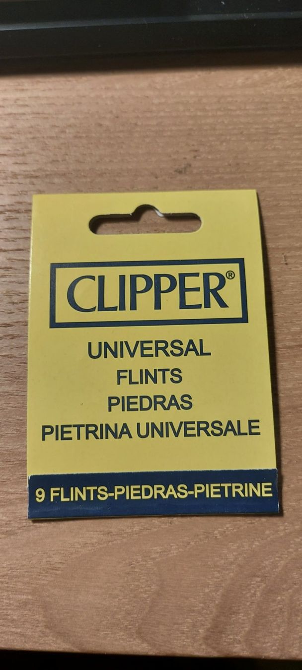 Accendini: Clipper Universal Flint x3 – Nuovo e nell'imballaggio originale da Villars-sur-Glâne venduto da ism_5yyv 1