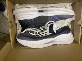 Baskets de sport noir et bleu semelle blanche neuves