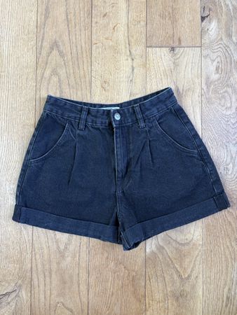 Bershka Mom Jeans Shorts Denim Schwarz Gr. 34 - Sommer!