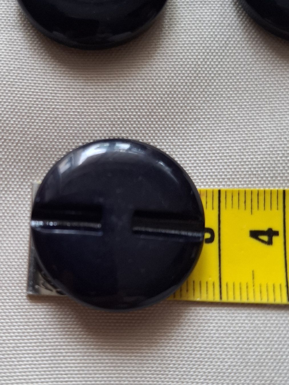 Bottoni: 5 dunkelblaue Knöpfe, 28 mm. – Usato da Dietikon venduto da Hirschkopf 2