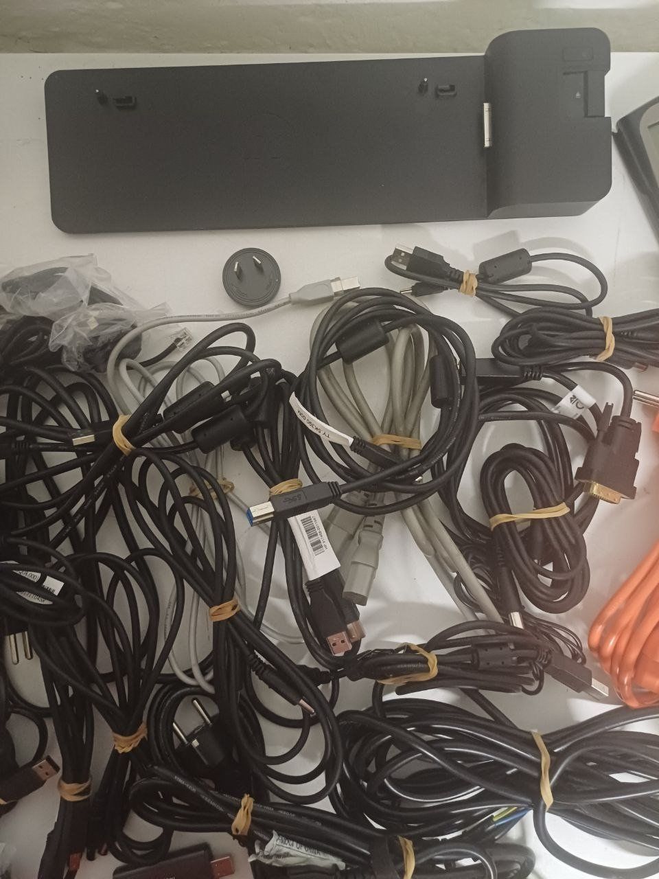 Cavi: HP-Dockingstation, TomTom Navigator und Kabel – Usato da Bern venduto da Yunkom 2