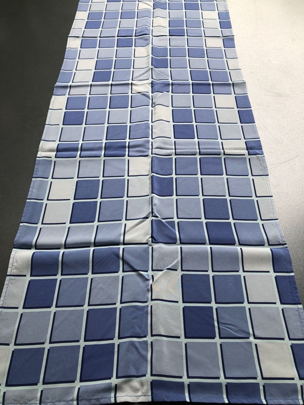 Foulards & écharpes: Seidenschal grau-hellblau – D'occasion à Winterthur par Barunggeli 4