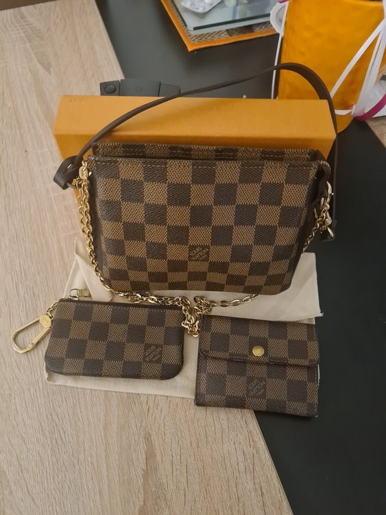 Lv hot sale trousse pochette