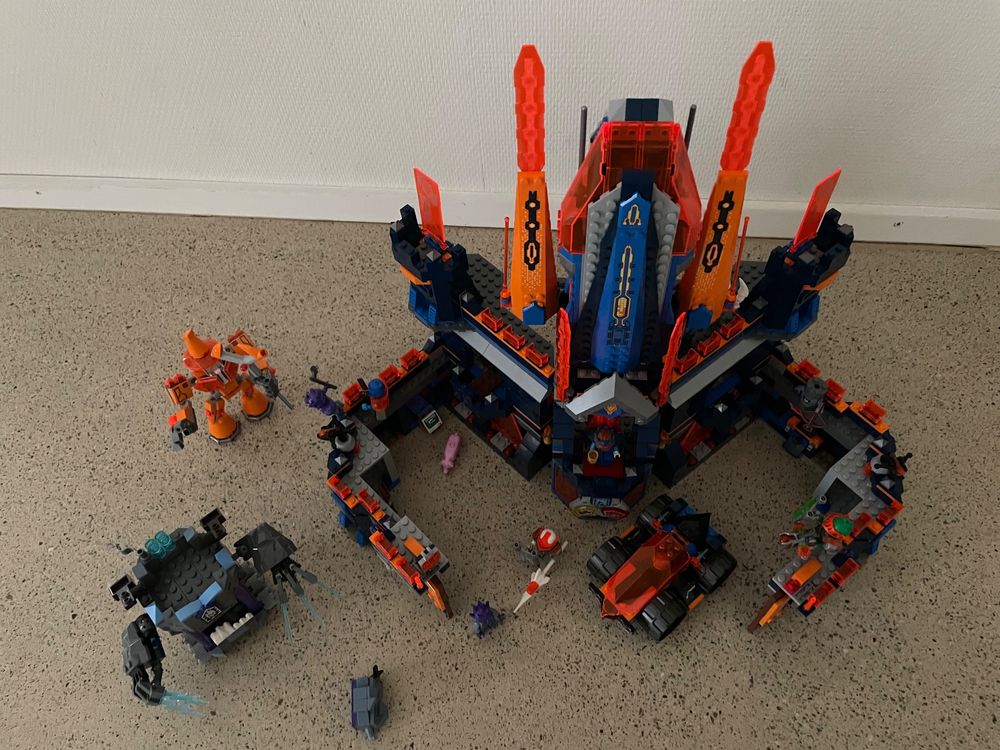 LEGO Nexo Knights 70357 - Schloss Knighton (Gebraucht) in Birmensdorf ...