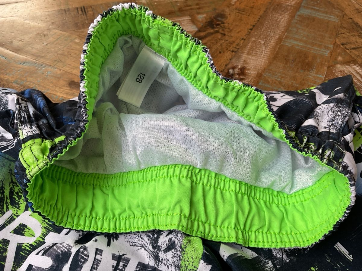 Lotti & Set di vestiti: 3 Badehosen Gr. 128 – Usato da Bachenbülach venduto da Sybeco 5