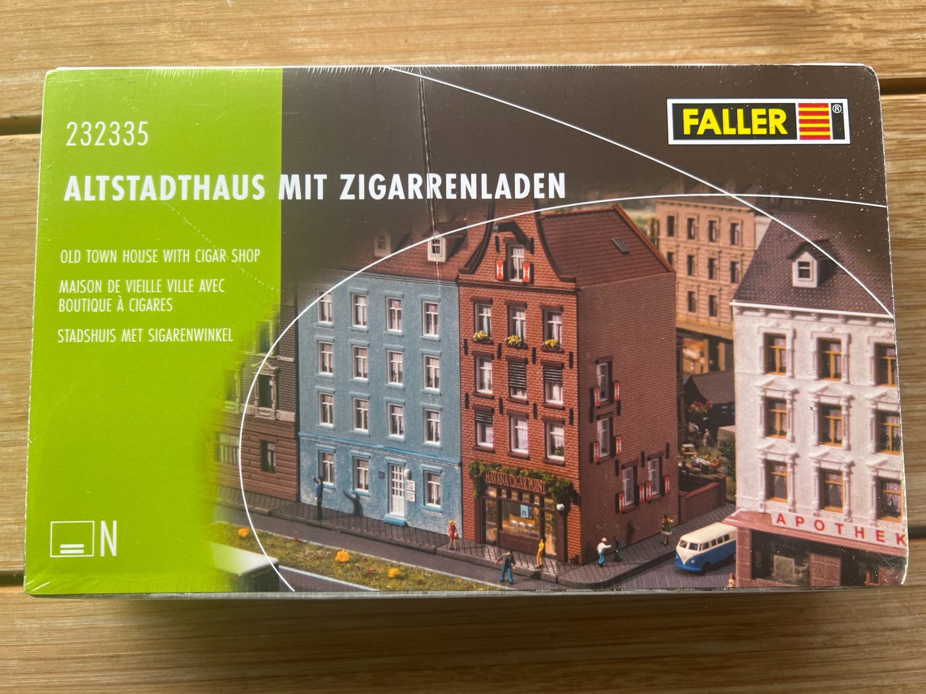 Faller Modellini di ferrovie: Altstadthaus mit Zigarrenladen von Faller N 232335 – Nuovo e nell'imballaggio originale da Niederhasli venduto da Betzgi