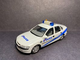 Opel Vectra - Police Genève - Polizei Genf - Schuco 1:43