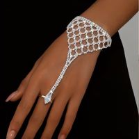 Funkelnder Armringschmuck mit Ring - versilbert 💍